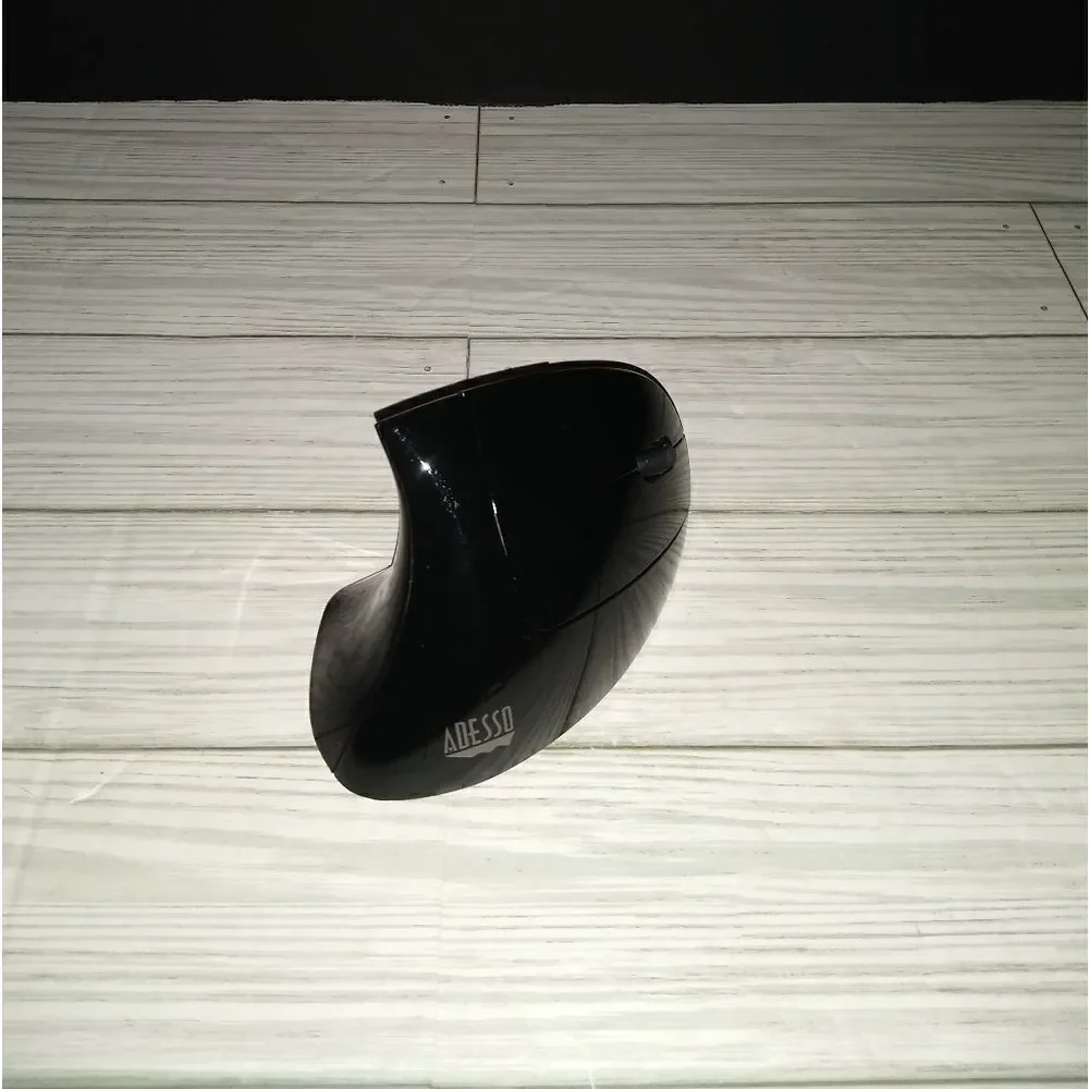 Adesso iMouse E10 2.4 GHz RF Adjustable DPI Wireless Vertical Ergonomic Mouse